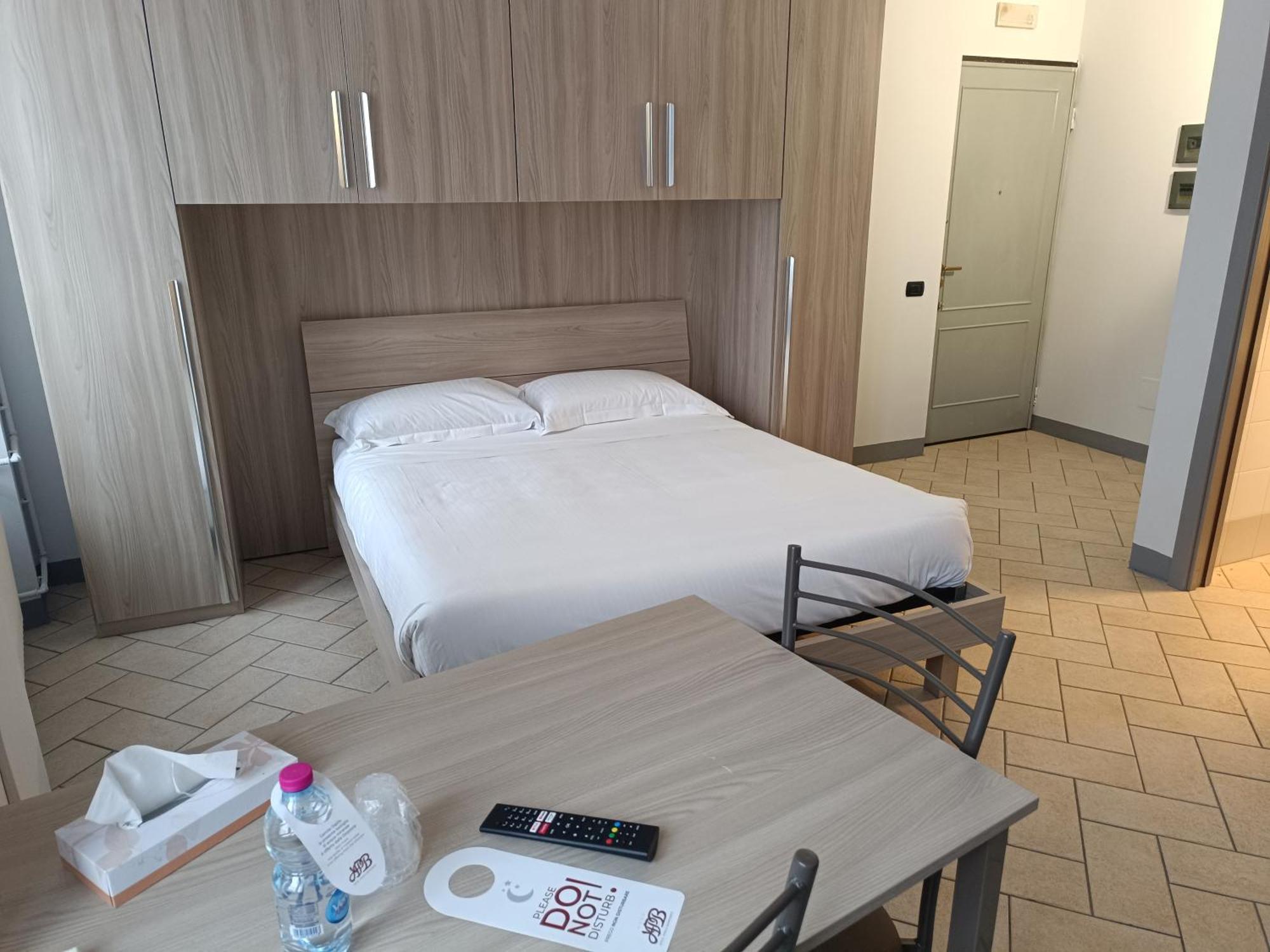 Residence Borromeo เชซาโน มาแดร์โน ภายนอก รูปภาพ
